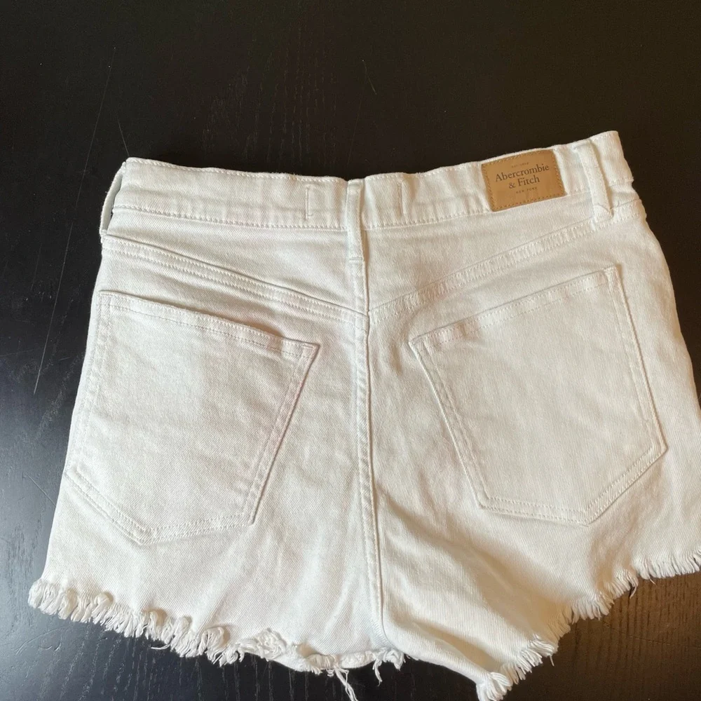Abercrombie & Fitch Distressed White Women's Denim High-Rise Shorts Size 27, 4